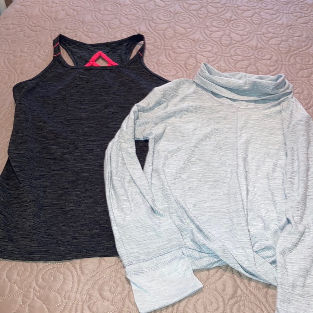 🙂Set of two girls athletic shirts